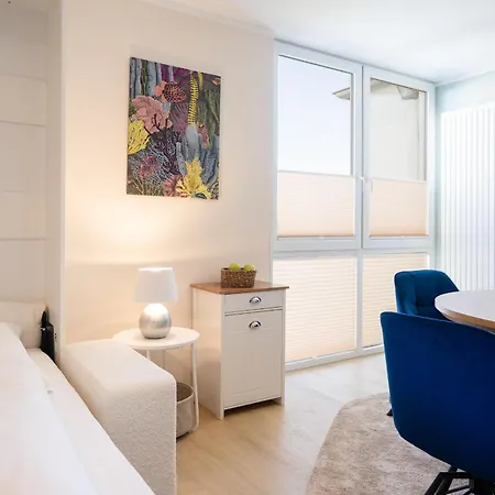 Solaris 19 Mit Balkon Und Gemeinschaftssauna アパート